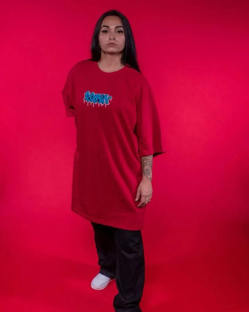Camiseta vermelha com logo bordado